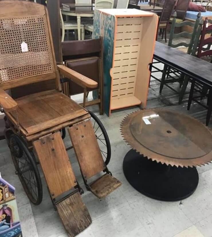 Coisas bizarras encontradas em brechós vendidas na internet