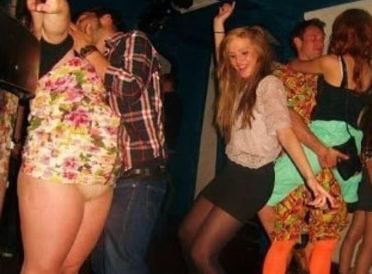 20 fotos idiotas da internet de pessoas vistas na balada mundo afora Fotos idiotas da internet de pessoas pagando mico na balada