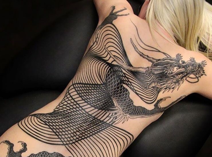 Incríveis tatuagens para costas femininas