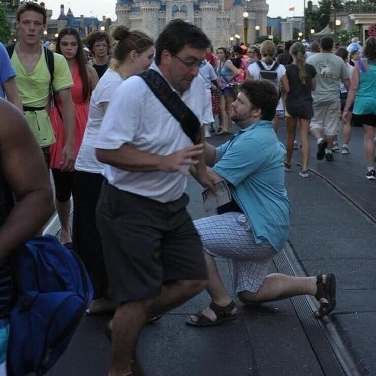 20 intrusos aloprados que deram mais graça a selfies alheias Intrusos aloprados em selfies alheias