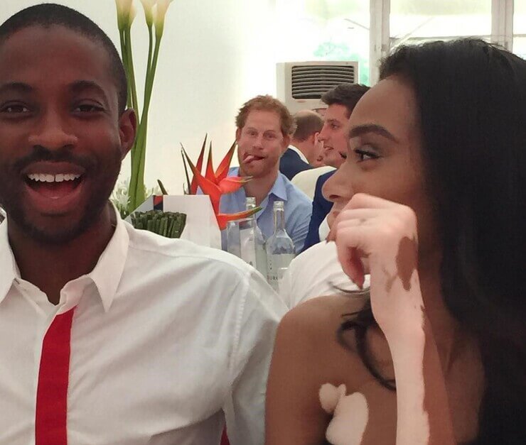 20 intrusos aloprados que deram mais graça a selfies alheias Intrusos aloprados em selfies alheias