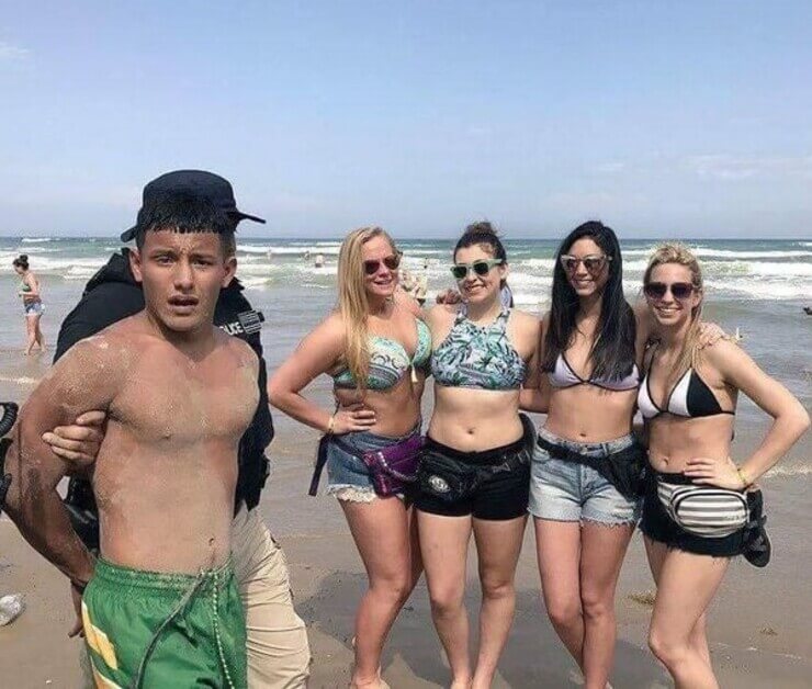 20 intrusos aloprados que deram mais graça a selfies alheias Intrusos aloprados em selfies alheias