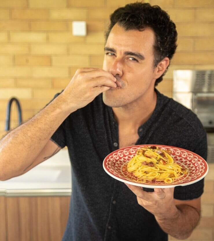 10 ídolos brasileiros com formações diferentes das carreiras Ídolos brasileiros com formações universitárias diferentes das profissões