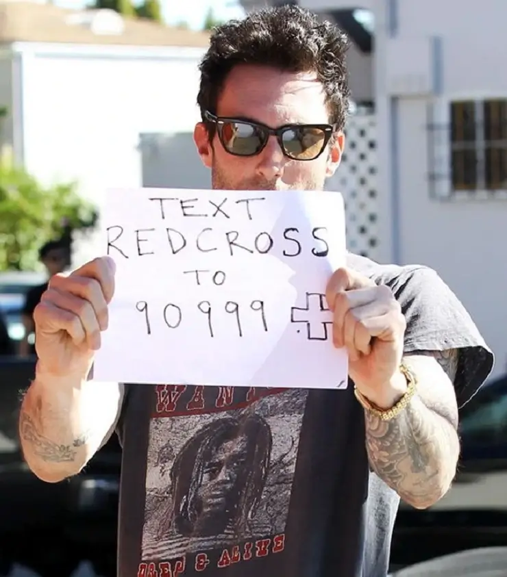 Reações engraçadas de celebridades ao avistarem os paparazzi Reações engraçadas de celebridades diante de paparazzi