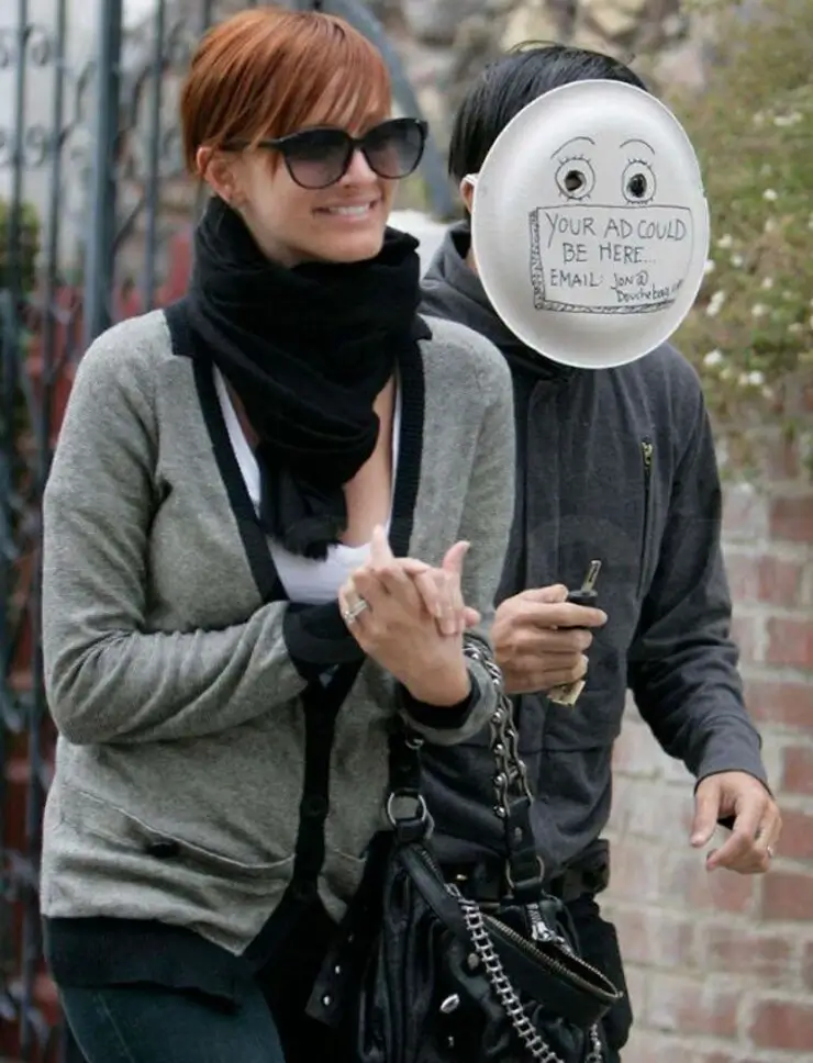 Reações engraçadas de celebridades ao avistarem os paparazzi Reações engraçadas de celebridades diante de paparazzi