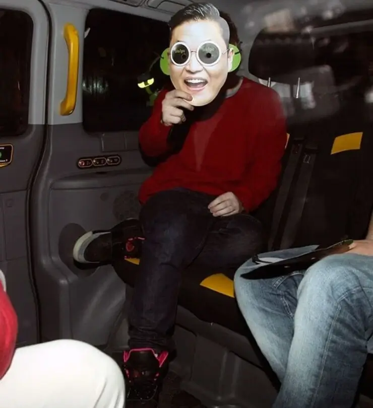 Reações engraçadas de celebridades ao avistarem os paparazzi Reações engraçadas de celebridades diante de paparazzi