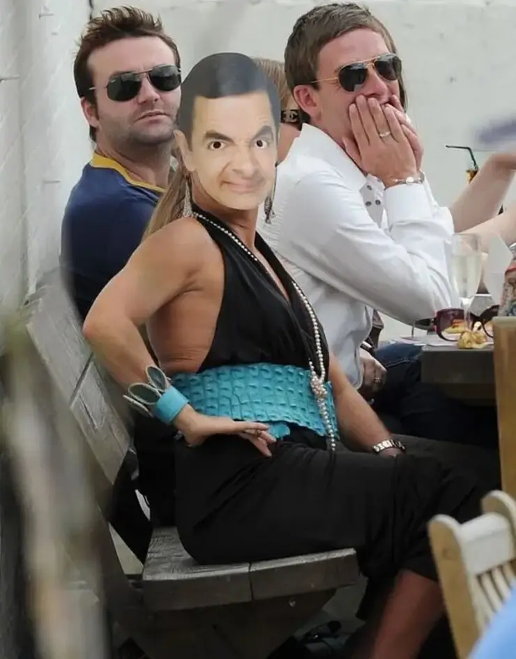 Reações engraçadas de celebridades ao avistarem os paparazzi Reações engraçadas de celebridades diante de paparazzi