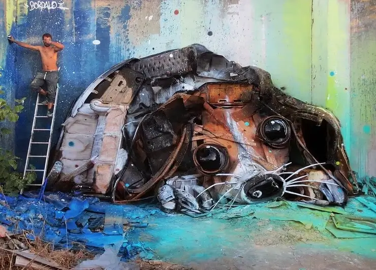 Esculturas de lixo fazem alerta sobre a poluição no planeta Esculturas de lixo feitas pelo artista português Artur Bordalo