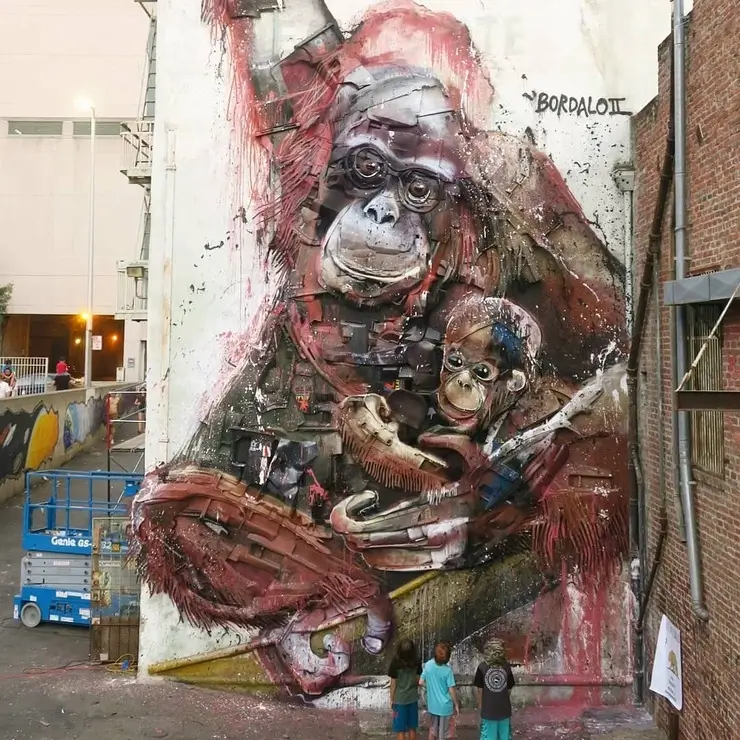 Esculturas de lixo fazem alerta sobre a poluição no planeta Esculturas de lixo feitas pelo artista português Artur Bordalo