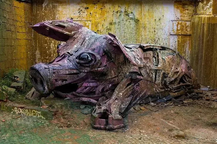 Esculturas de lixo fazem alerta sobre a poluição no planeta Esculturas de lixo feitas pelo artista português Artur Bordalo